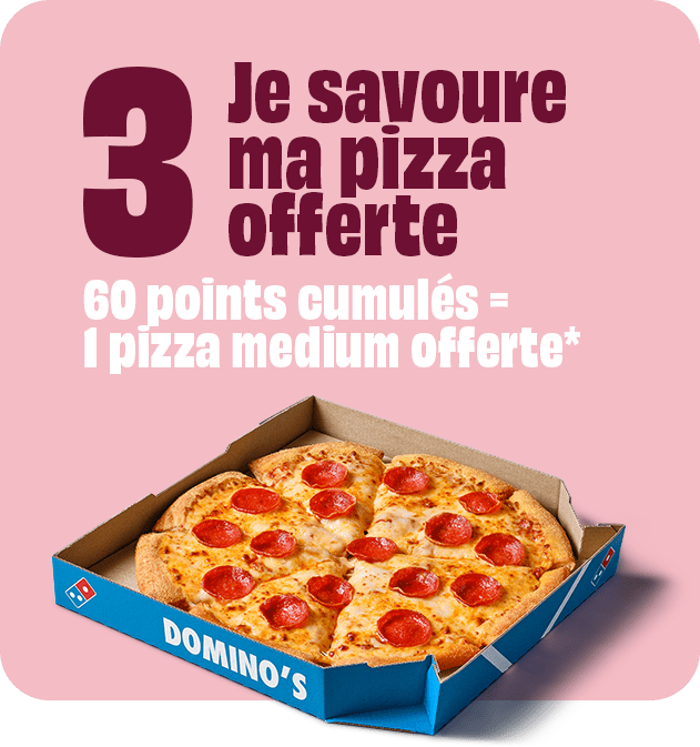 Je savoure ma pizza offerte.